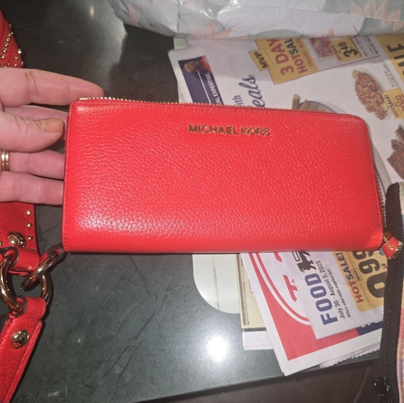 🍁🍂SET !!!Nwot Michael Michael Kors Stud Embellished Leather Hobo - Picture 8 of 12